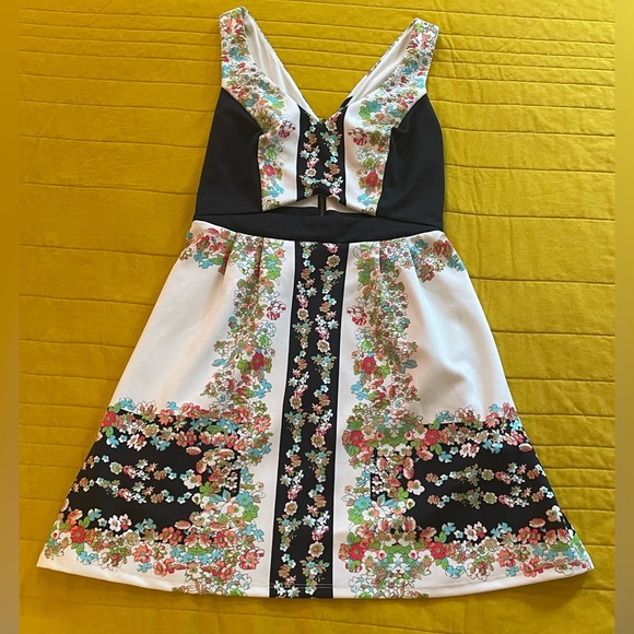 Playful Retro Impulse Mini-Dress - Size 0 - Picture 1 of 10